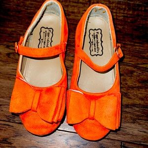 Pipperdoodles orange bow shoes